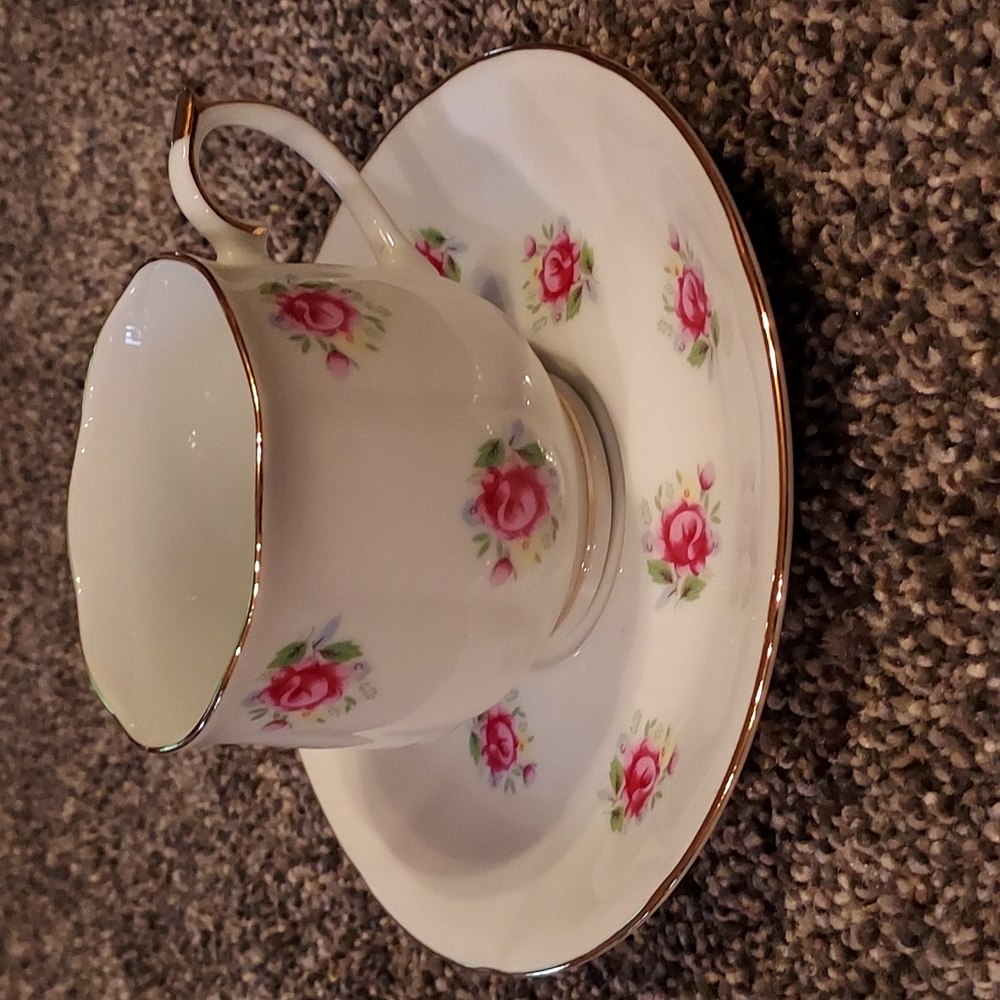 💖 FTD collectable cup and saucer